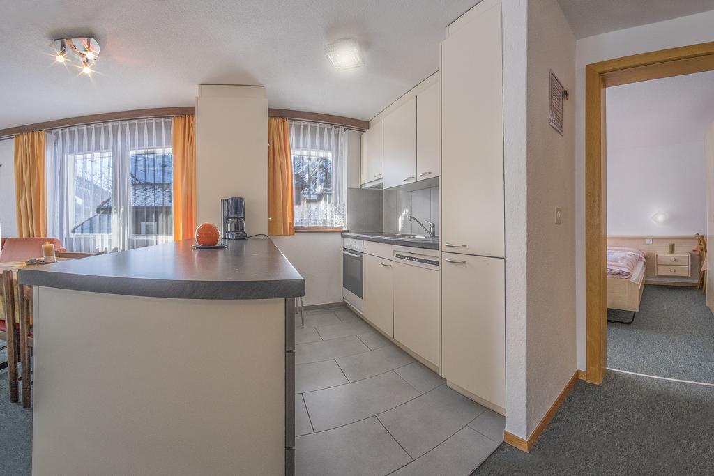 Apartments Bergrose Saas-Fee Habitación foto